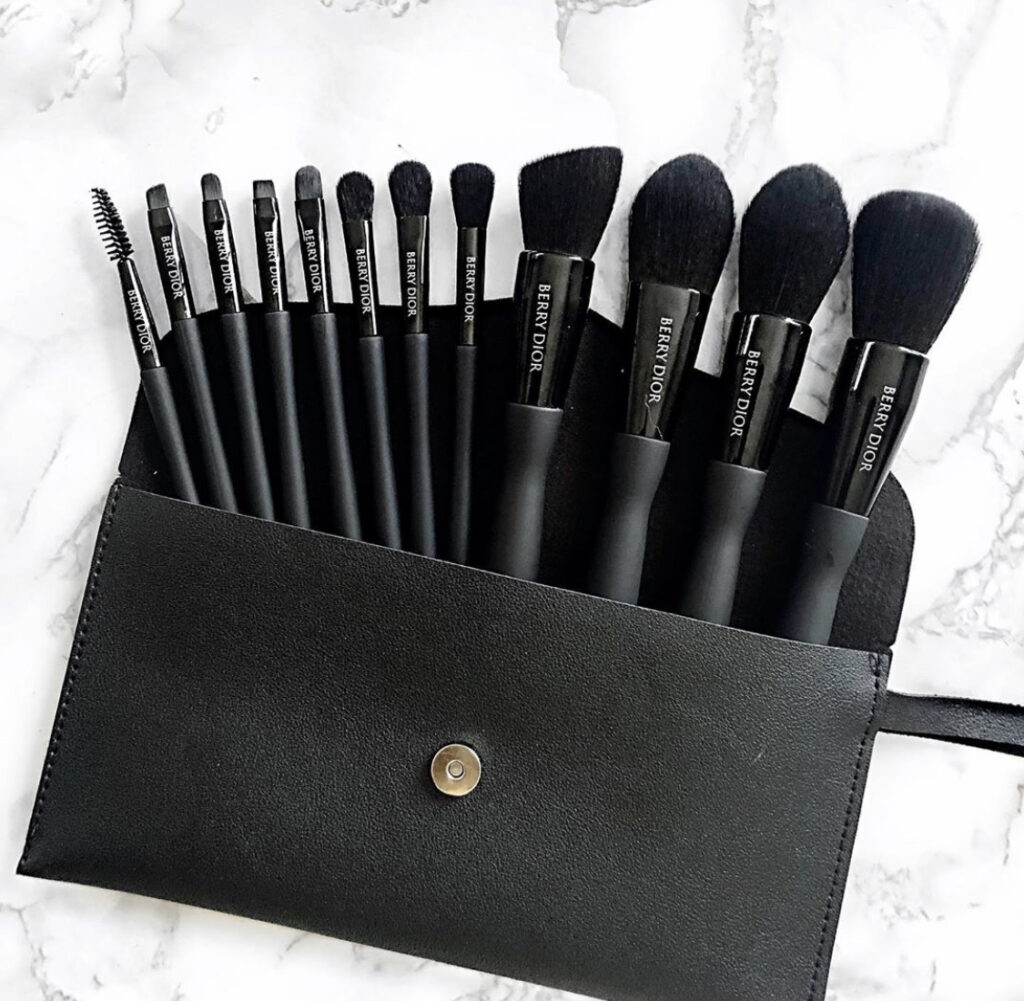 MUST HAVE MAKEUP BRUSHES